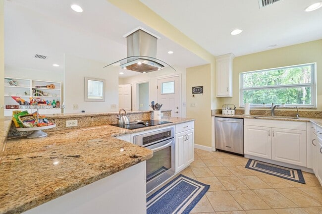 Building Photo - 671 Live Oak Ln