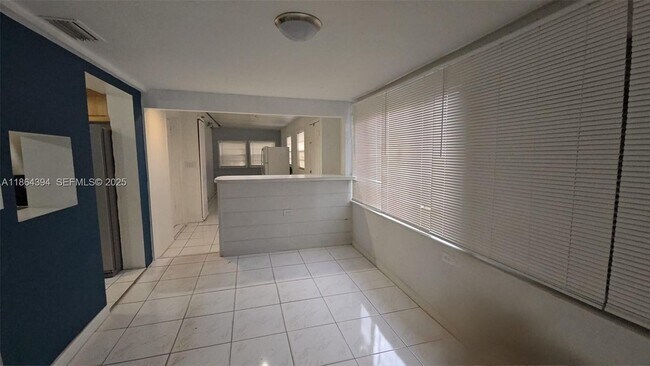 Building Photo - 502 N 70th Way