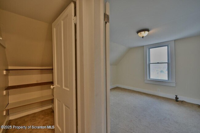 Building Photo - 1025 Ridge Ave