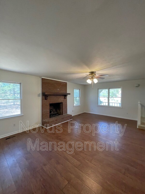 Building Photo - 121 Chipley Creek Dr