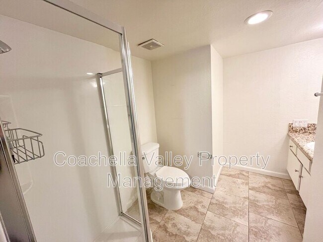 Building Photo - 400 N Sunrise Way