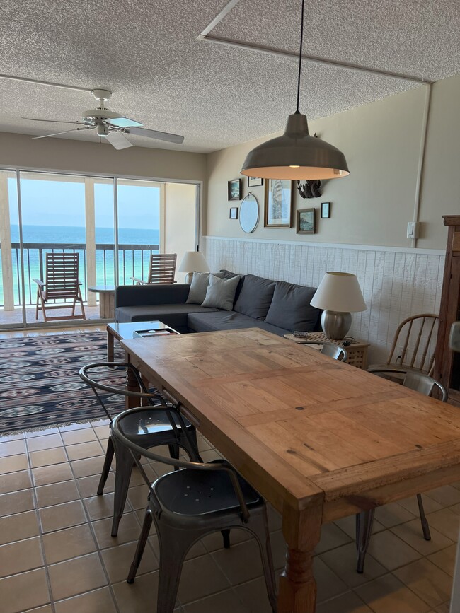 Dining room - 19450 Gulf Blvd