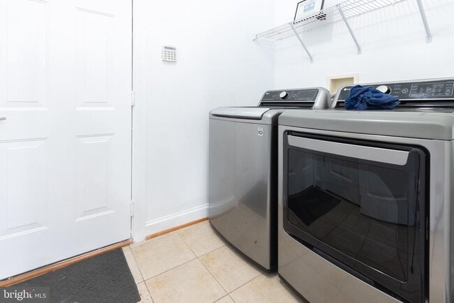 Building Photo - 3905 Woodreed Dr