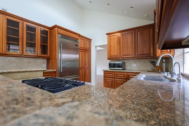 Building Photo - Luxurious Newport Beach Home
