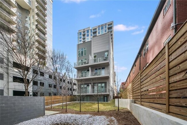 Building Photo - 208 12th St NE