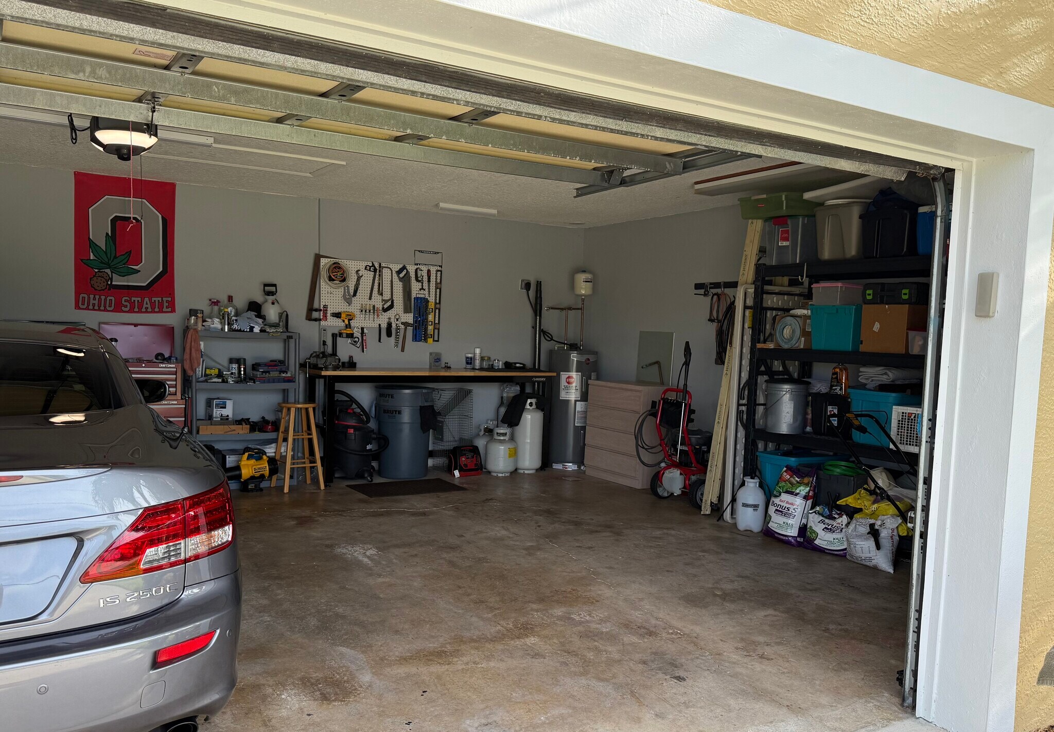 Building Photo - 524 SW Crawfish Dr