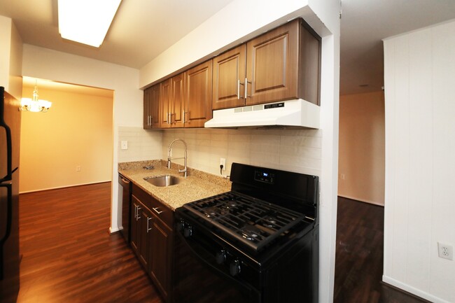 Building Photo - 2br/1.5ba with new laminate flooring, new ...