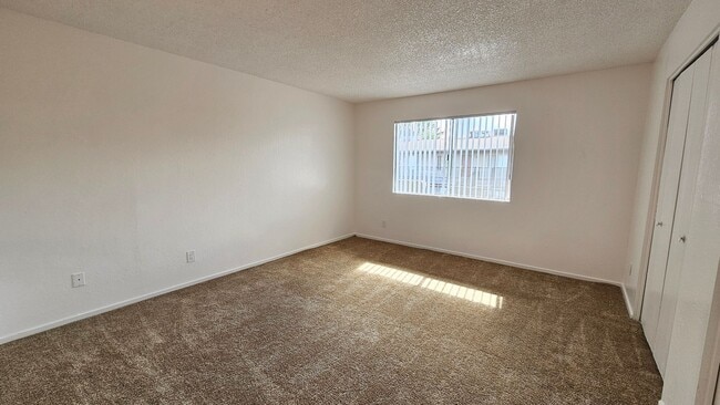 Building Photo - **Move in Special!!** 2Bed 1Bath Apartment Home!!