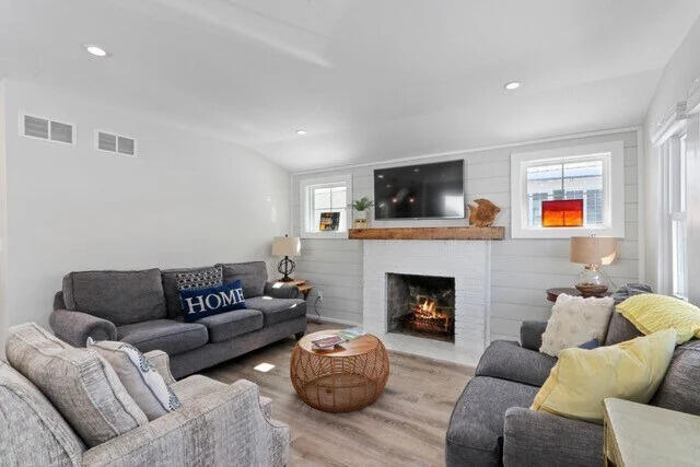 Building Photo - 15 Geneva Ln