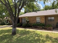 Building Photo - 2907 Hilltop Dr