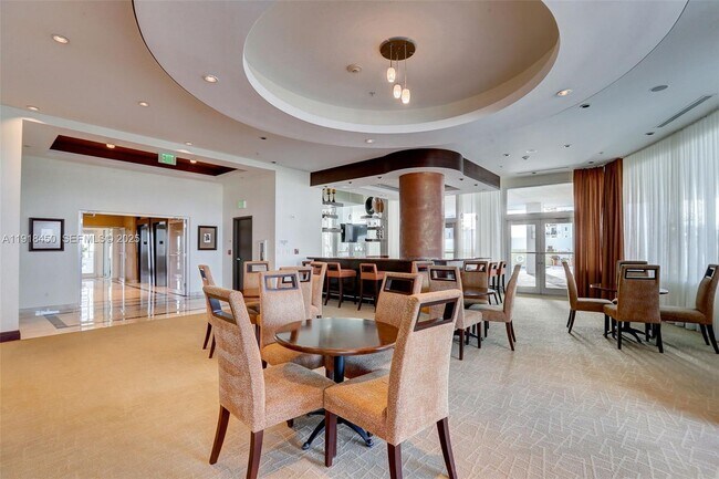 Building Photo - 315 NE 3rd Ave