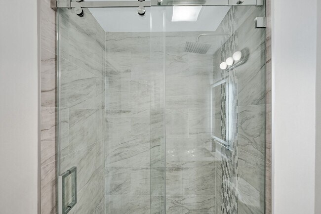 Building Photo - 4810