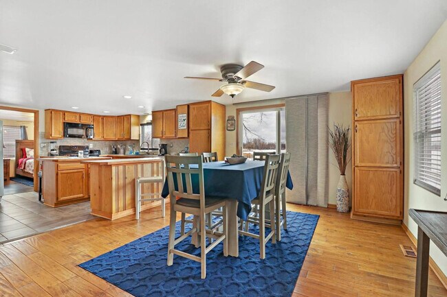 Building Photo - 36946 N Waterside Ln