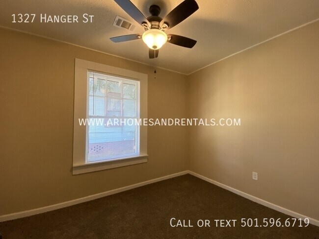 Building Photo - 1327 Hanger St | $1195 | 3 beds, 2 full baths