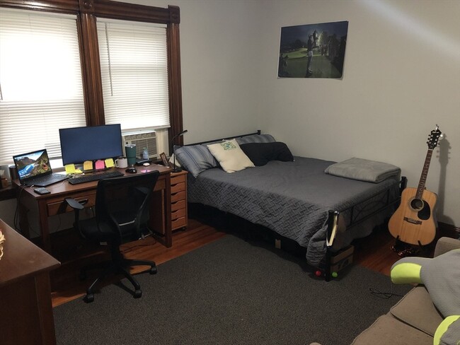 Building Photo - 1122 Adams St