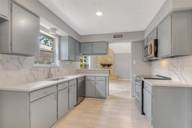 Building Photo - 619 Leicester Ln