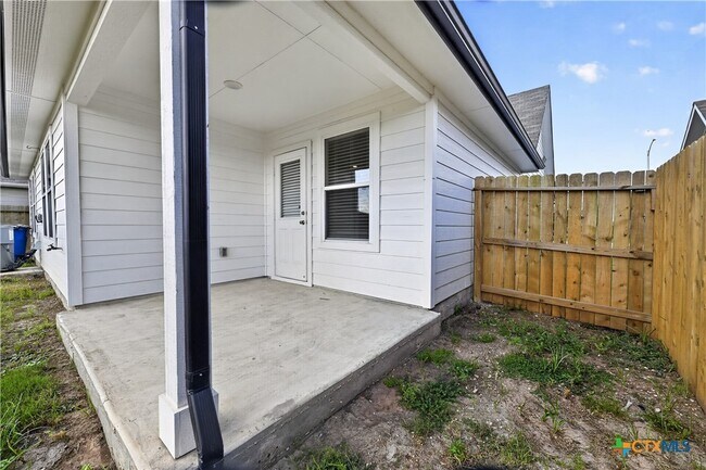 Building Photo - 326 N Richland Dr