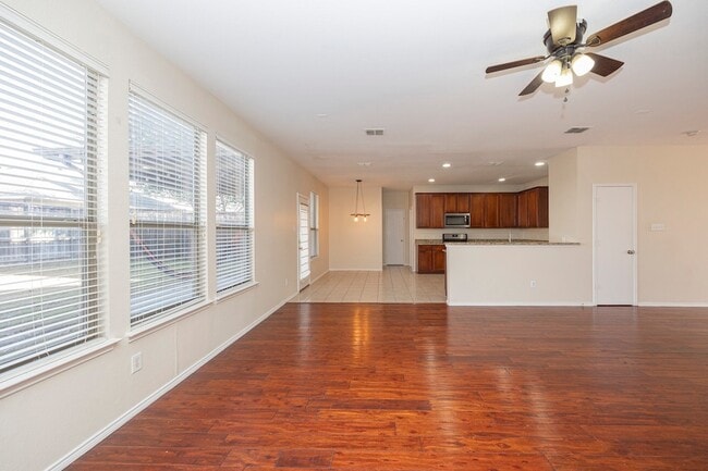 Building Photo - 5828 Pebble Ridge Dr