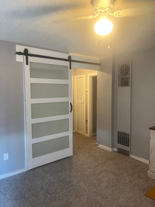 Building Photo - 582 N Volusia Ave