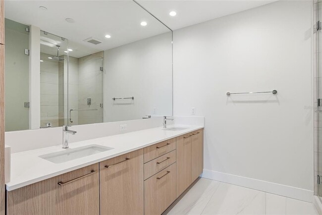 Building Photo - 275 1st Ave S