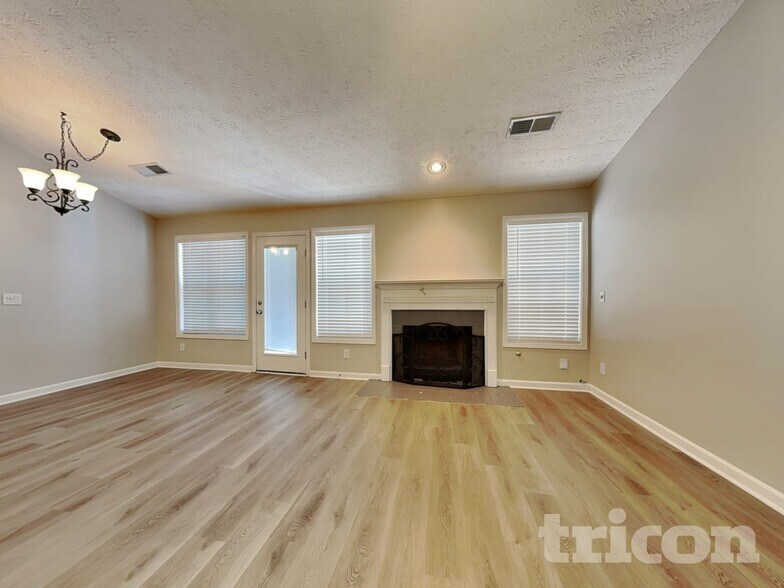 Building Photo - 16 Waterloo Ct