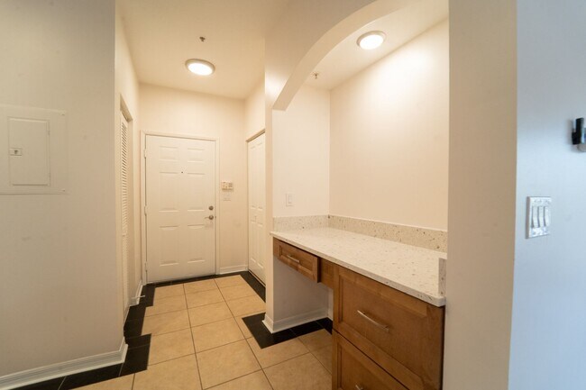 Building Photo - 3/2 Apartment with Garage