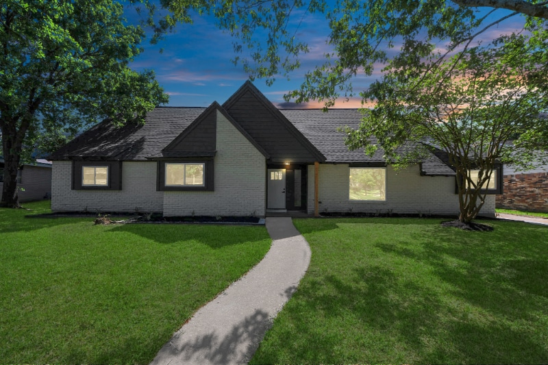 Building Photo - 702 Cedar Ln