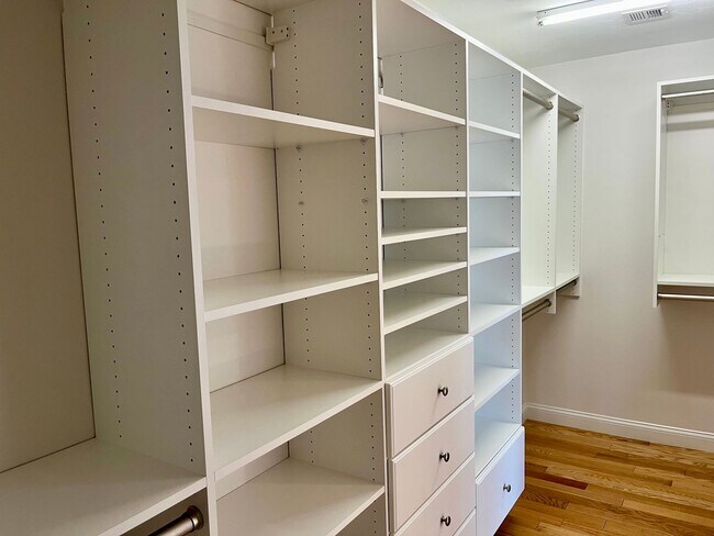 Building Photo - Lawton Lane Management