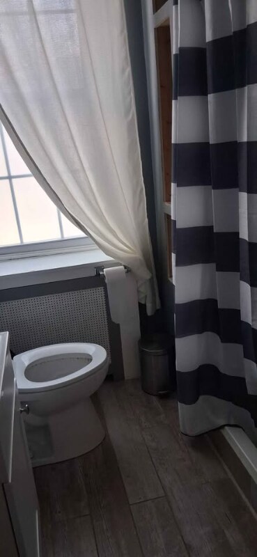 Building Photo - 204 Main St