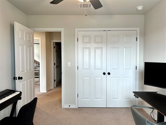 Building Photo - 12105 Cimaizon Dr