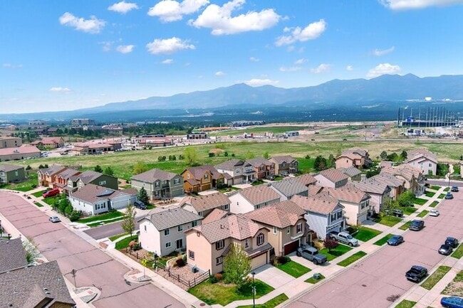 Building Photo - Low-Maintenance Northgate Home with Loft, Fireplace, and Mountain Views