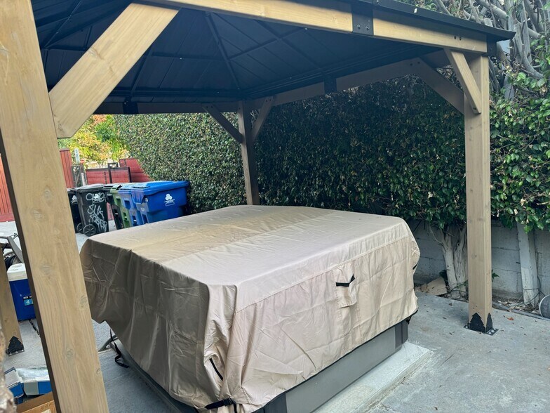 Building Photo - 5919 Lexington Ave