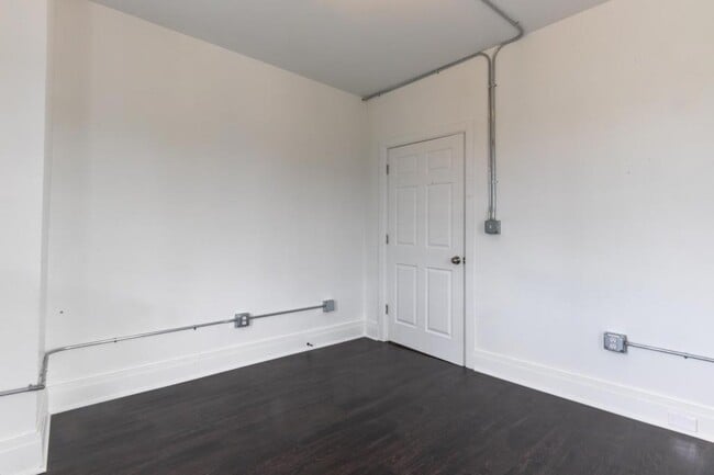 Building Photo - 713 Locust St