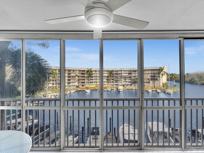 Building Photo - 1537 E Hillsboro Blvd