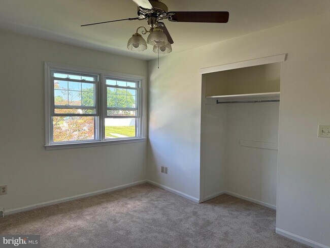 Building Photo - 100 Spruce Glen Dr