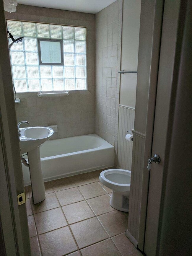 Building Photo - 12916 Ventura Blvd