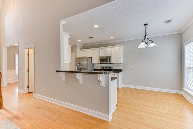 Building Photo - 4116 Chastain Dr