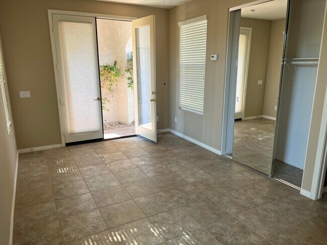 Building Photo - 59 Shoreline Dr