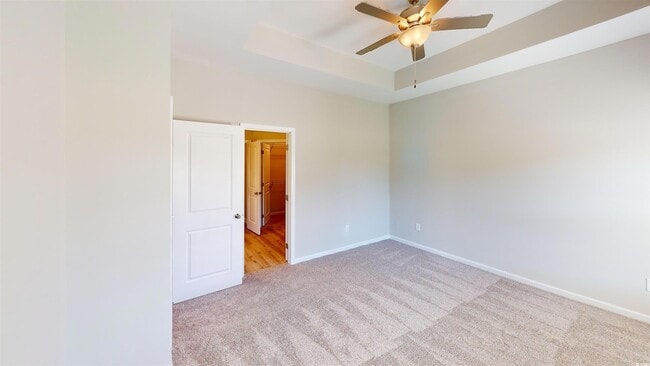 Building Photo - 13 Racquet Club Dr