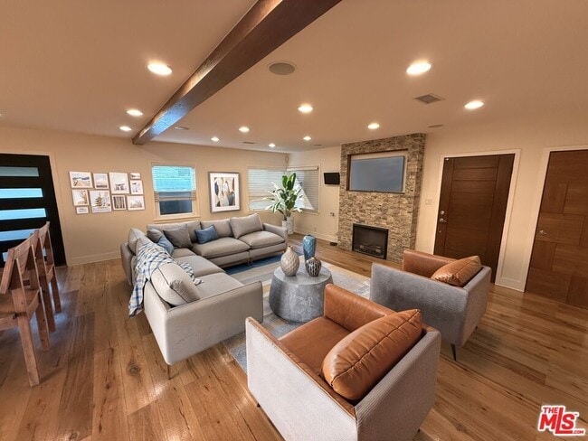 Building Photo - 5757 Vesper Ave