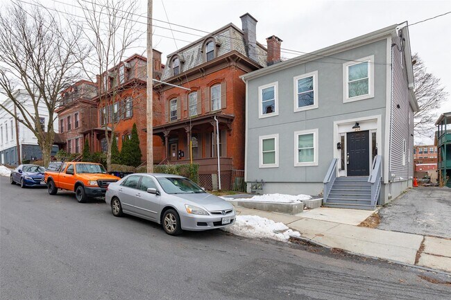 Building Photo - 204 Mill St