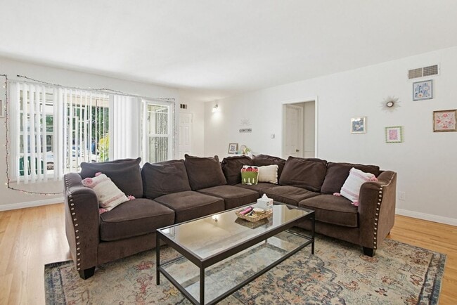 Building Photo - Spacious 5BR Home Near SDSU – Ideal for Students or Families