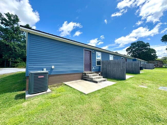 Building Photo - 2 Bedroom/2 Bathroom Triplex Unit in South...