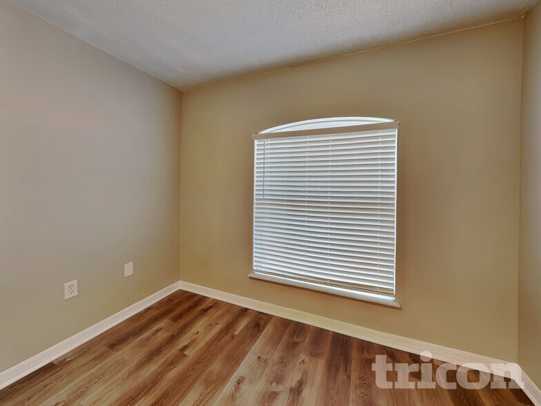 Building Photo - 10610 Opus Dr