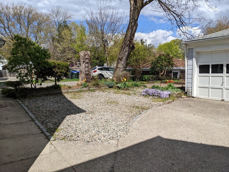 Building Photo - 39 Pinehurst Ave
