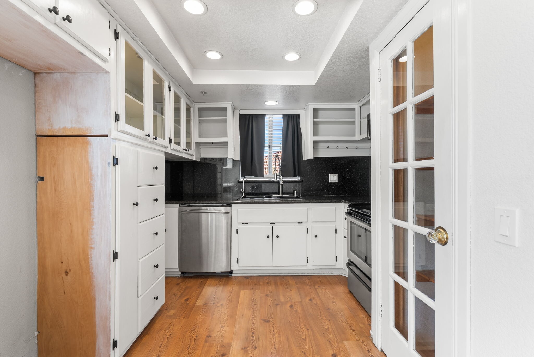 Building Photo - 155 N Cross Creek Rd