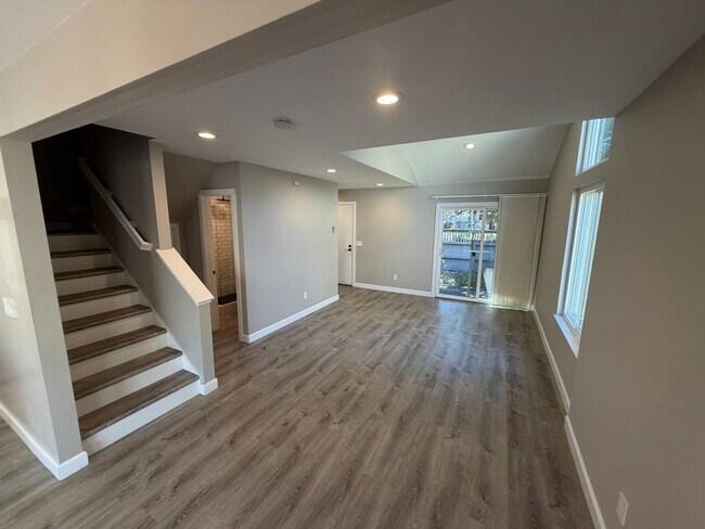 Building Photo - Spacious 2-Bedroom Townhouse with Private Patio