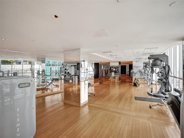 Building Photo - 900 Biscayne