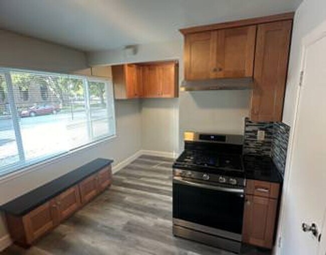 Building Photo - 2BR/1BA Duplex Near Japantown & Downtown S...