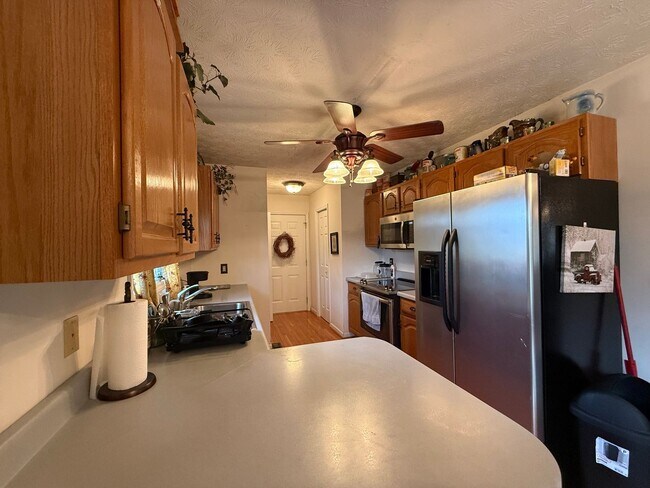 Building Photo - 3 Bedroom 2 Bathroom Fully Furnished Home in Greeneville, TN